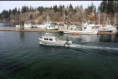 water taxi and clear water at Quathiaski Cove