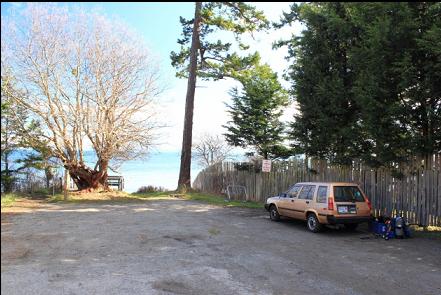 Parking at the end of Gowland Point Road