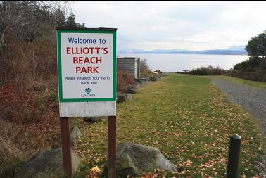 sign and trail to beach